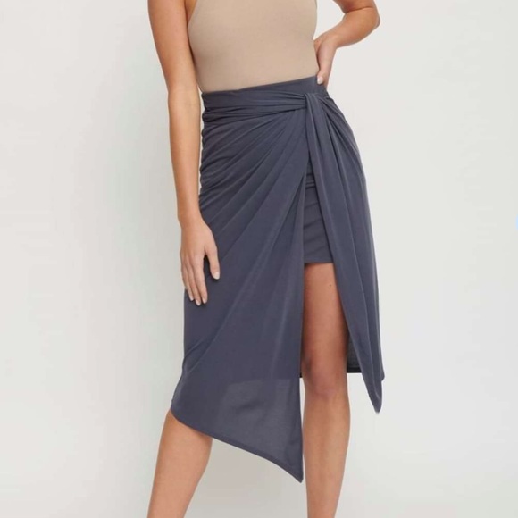 Dynamite Midi Skirt Beige Twist Front with slit - Picture 5 of 5